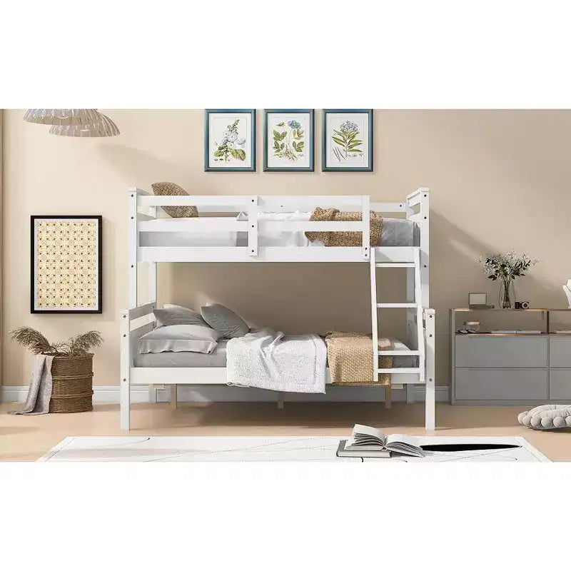 Lits superposés jumeaux sur lits doubles avec garde-corps haut, tête de lit et large échelle, convertibles en 2 lits plateforme simples, blancs