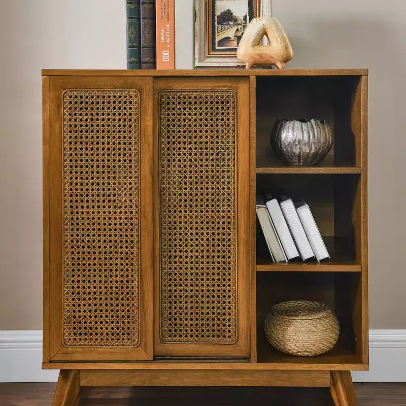 Bahut Buffet Rotin Moderne du Milieu du Siècle avec Étagère Réglable Pieds en Bois Massif Portes en Rotin Noyer