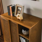 Bahut Buffet Rotin Moderne du Milieu du Siècle avec Étagère Réglable Pieds en Bois Massif Portes en Rotin Noyer